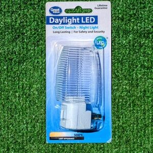 Great Value Daylight LED On/Off Switch Plug-in Home Night Light 5000K 1Watt NIB